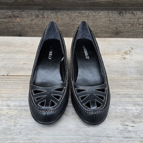 AEROSOLES Dolly Classic Minimalist Leather Cutout Details Comfort Heels 7M - Picture 9 of 15
